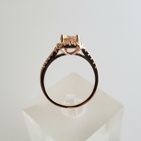 18k Morganite Ring - Picture 4 of 8